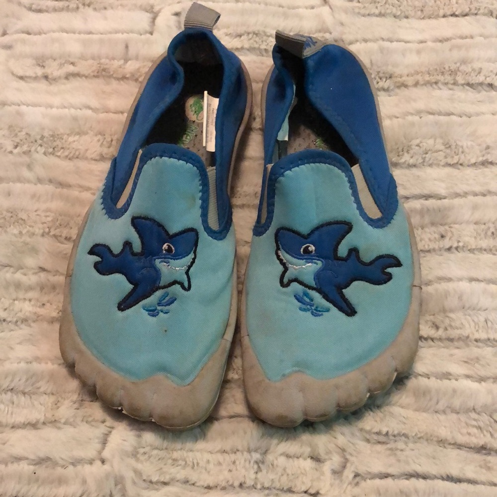 Kids Newtz water shoes 👟